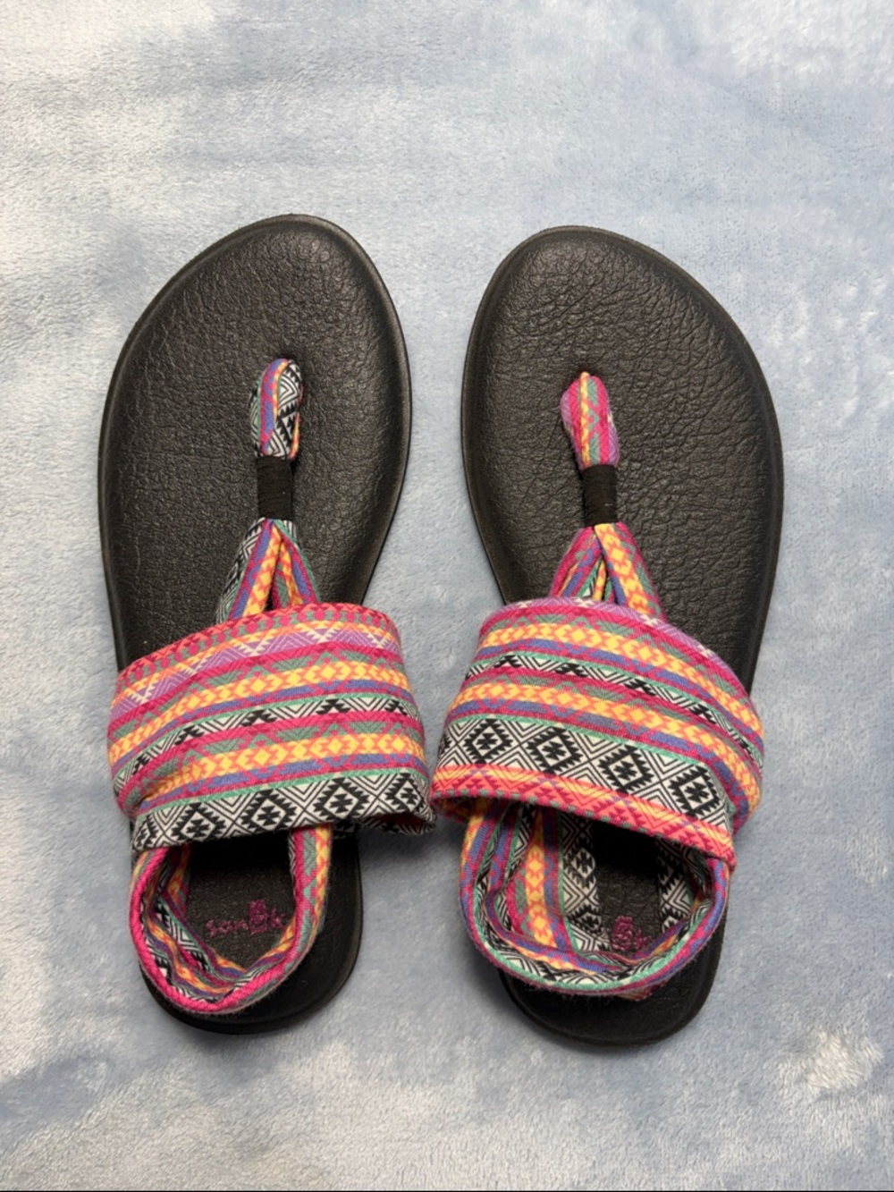 Sanuk Women's Black Yoga Sling 2 Sandals with Aztec Print Fabric Straps - Picture 1 of 6